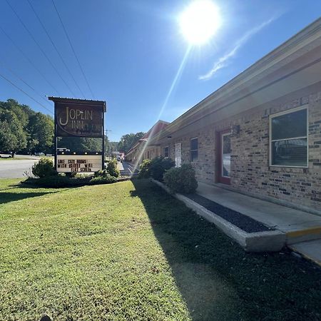 Ji7, A Queen Guest Room At The Joplin Inn At Entrance To The Resort Hotel Room Mount Ida Exterior photo